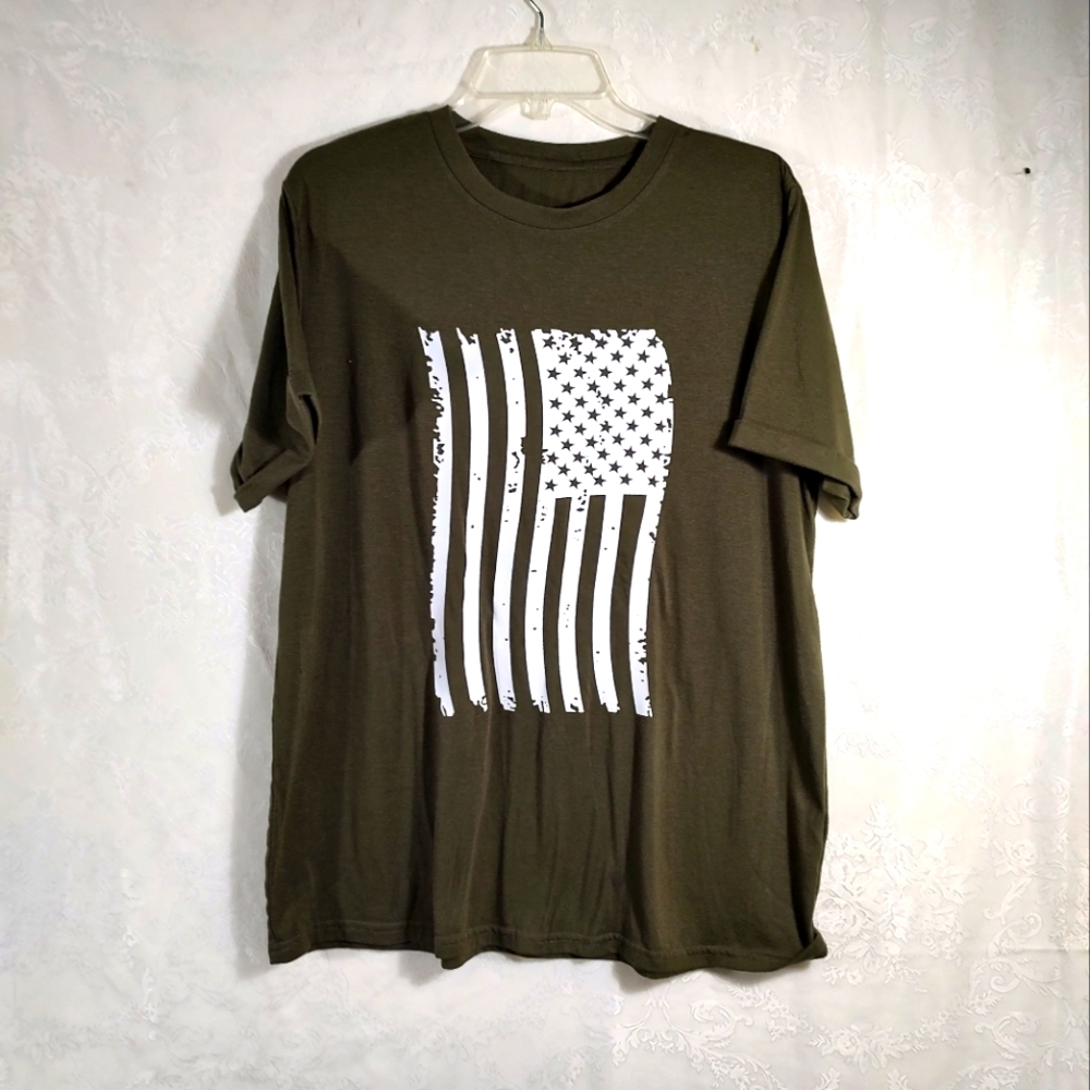 Olive green short sleeve tee with flag   women's XL   #476